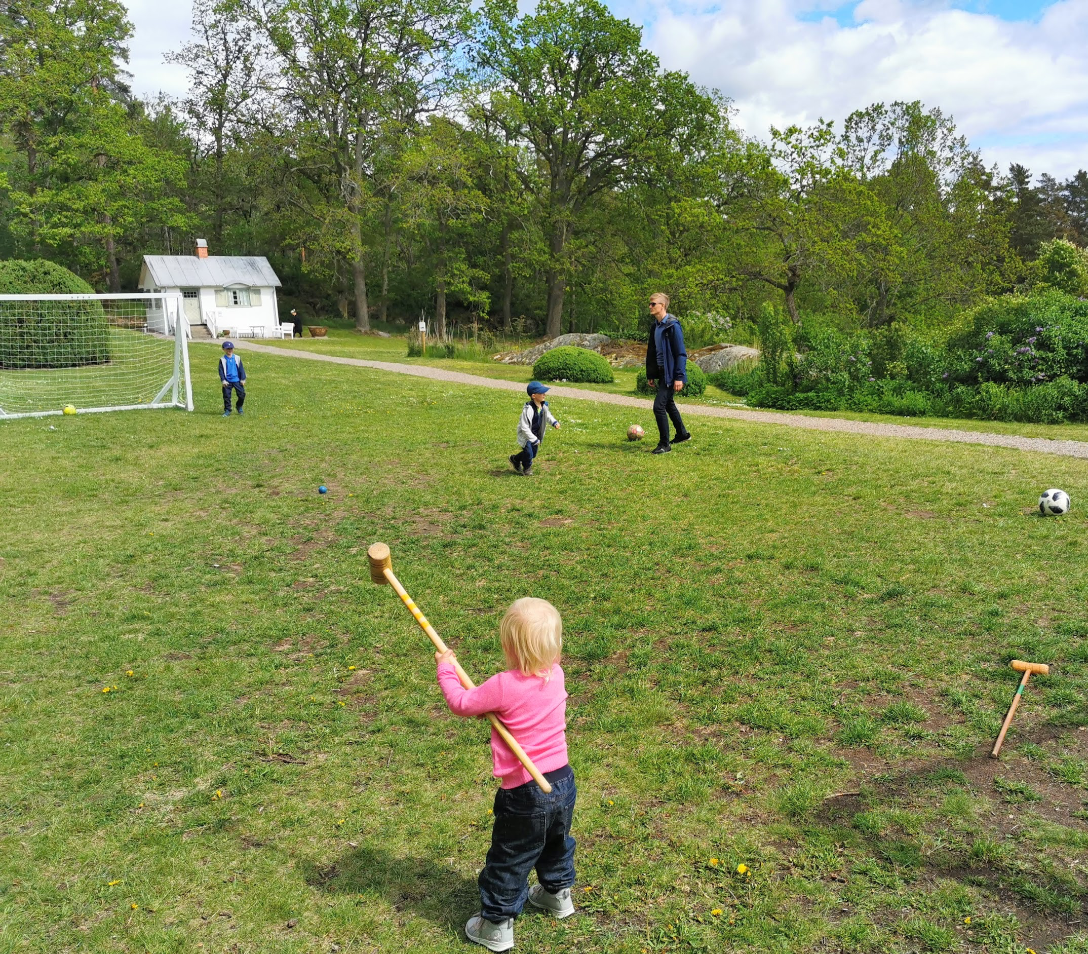 Utelek i parken vid Villa Fridhem